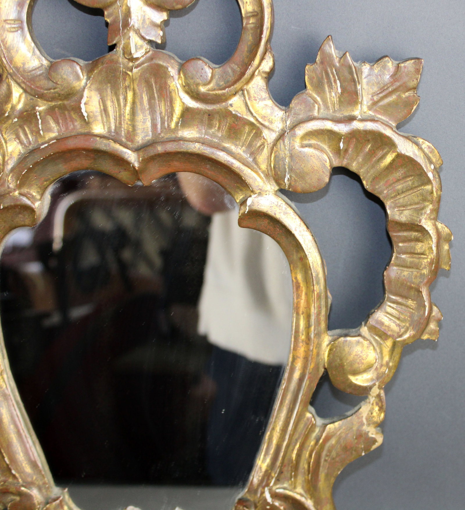 Italian Rococo golf leaf shield form mirror - 8