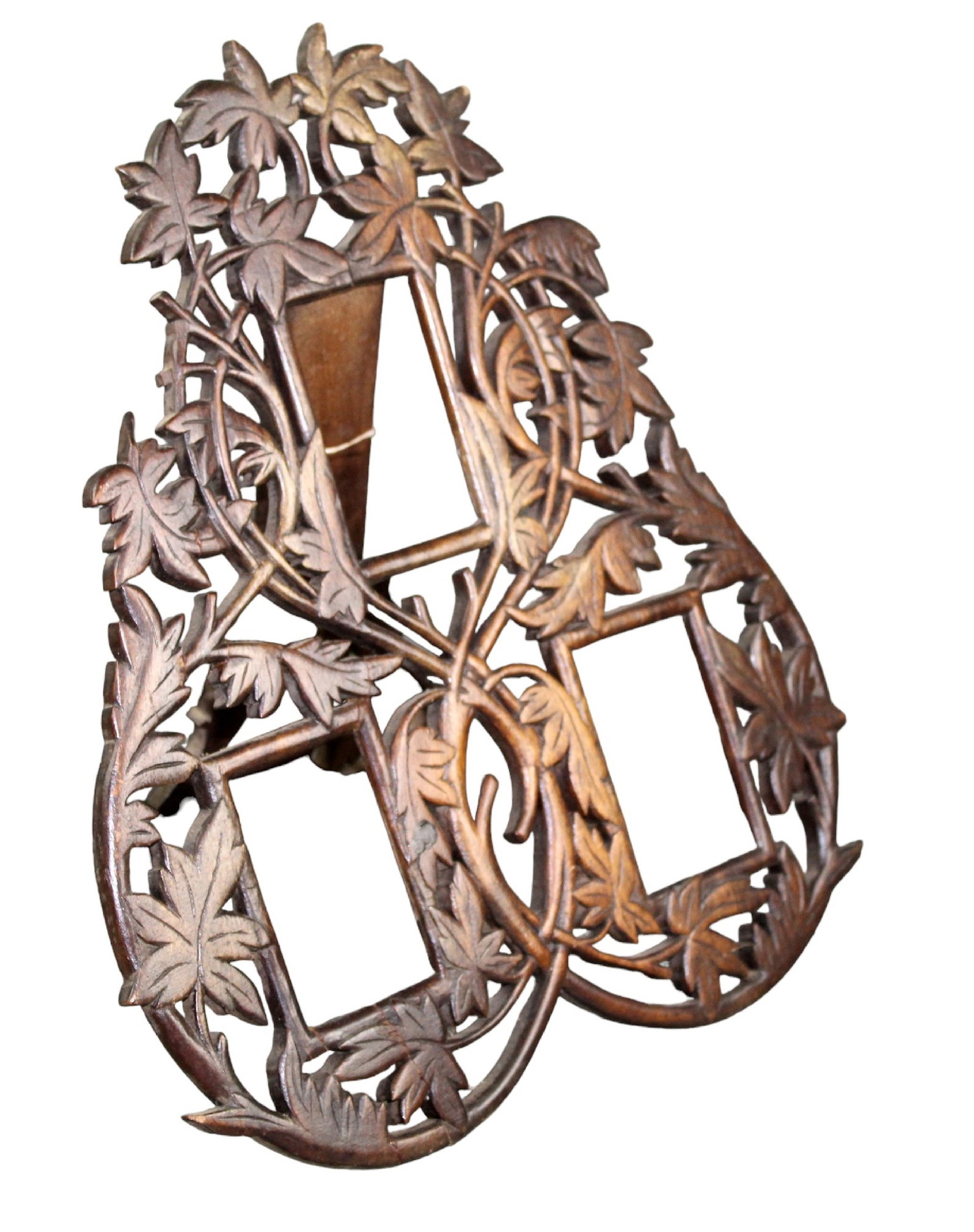 Black Forest pierce-carved picture frame with leaves (1 of 10)