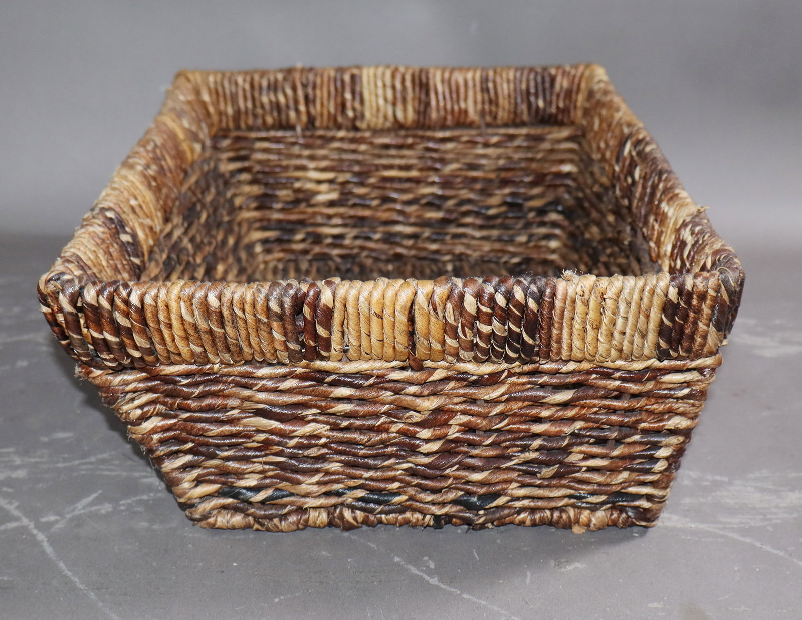 Woven rectangular wicker basket - 4