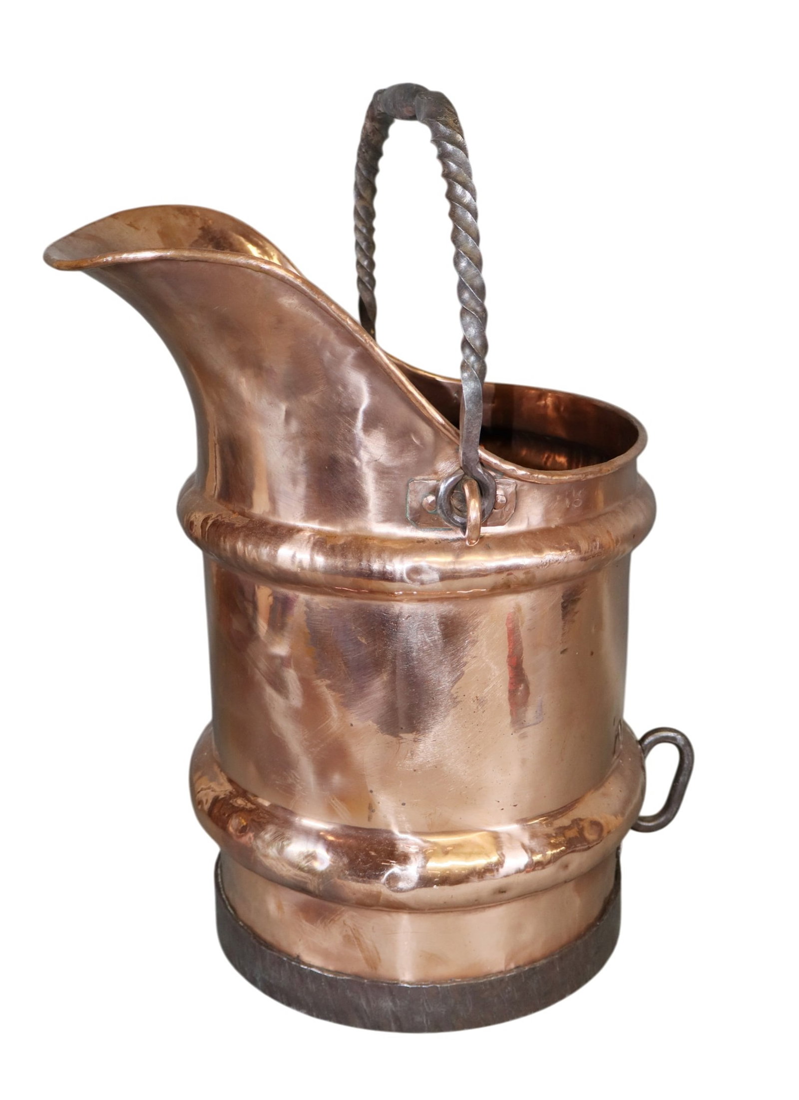 French polished copper pail with iron handle and trim: French copper pail with iron handle and trim. 19th century. 16 1/2"h x 13 1/2"w x 10"dia