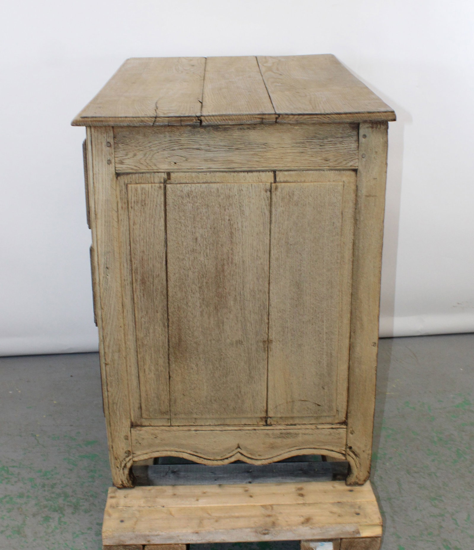 Belgian bleached oak 3 drawer commode - 10