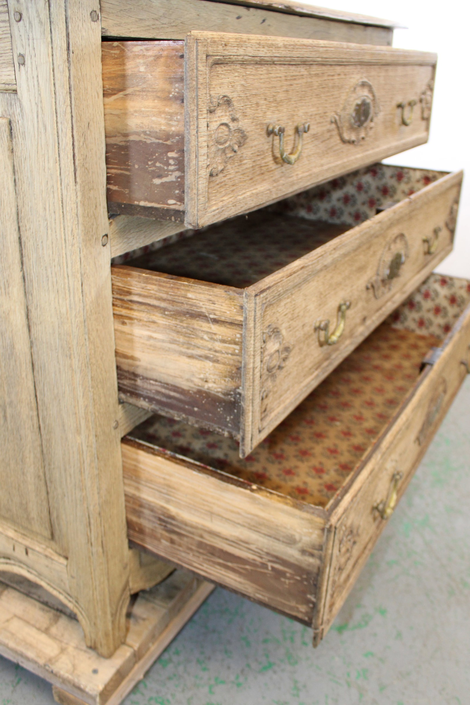 Belgian bleached oak 3 drawer commode - 7