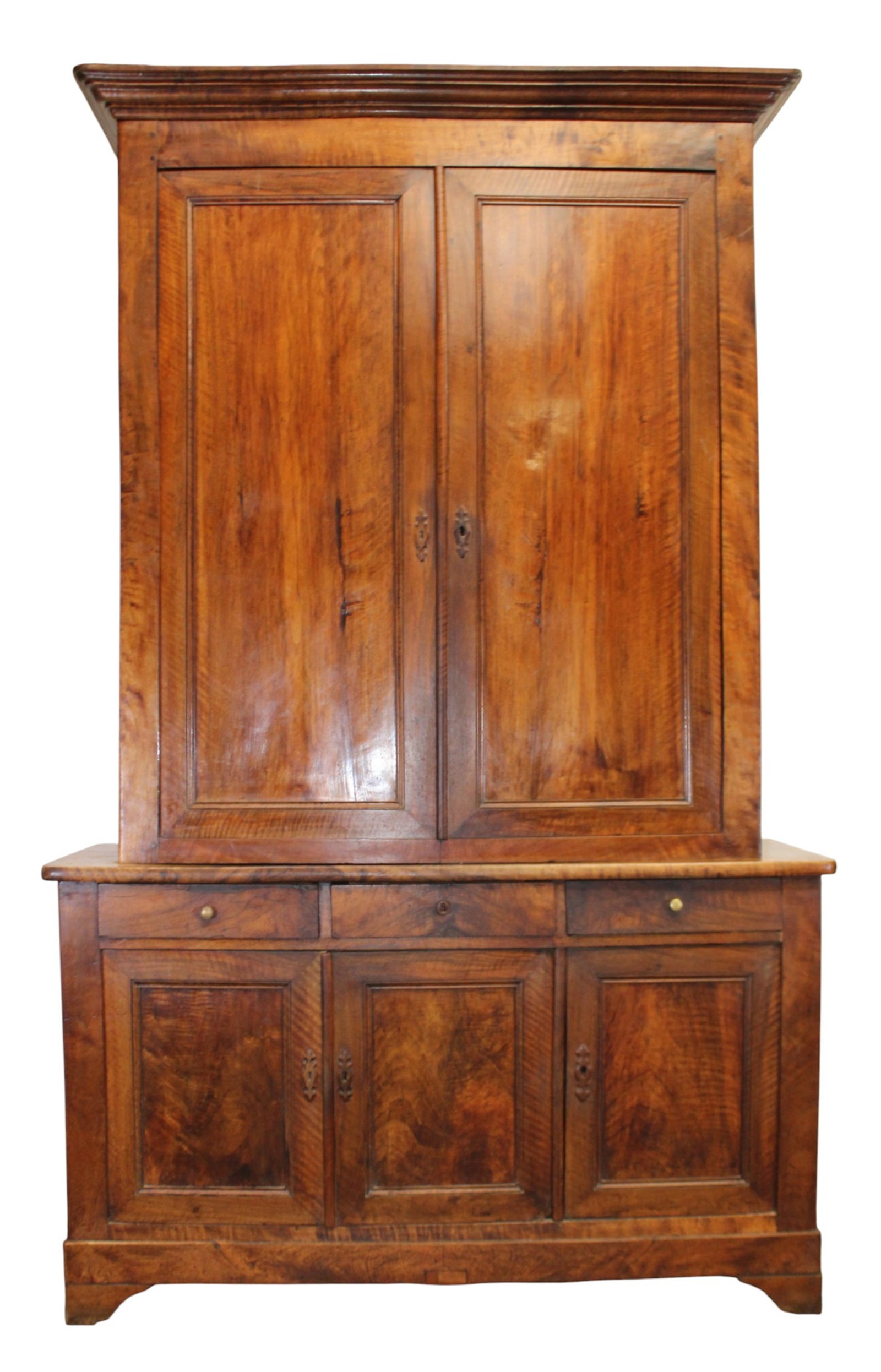 French Louis Philippe deux corps in walnut: French Louis Philippe deux corps in walnut. Early 19th century. 104 1/4"h x 64 3/4"w x 23 1/4"d