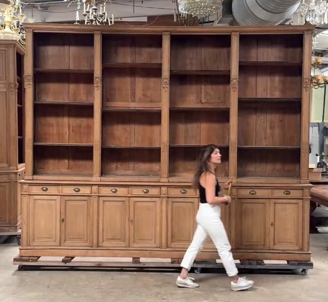 Monumental French open shelf bookcase in oak with fluted pilasters - 2
