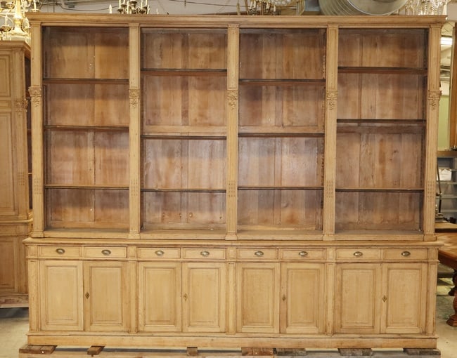 Monumental French open shelf bookcase in oak with fluted pilasters - 6