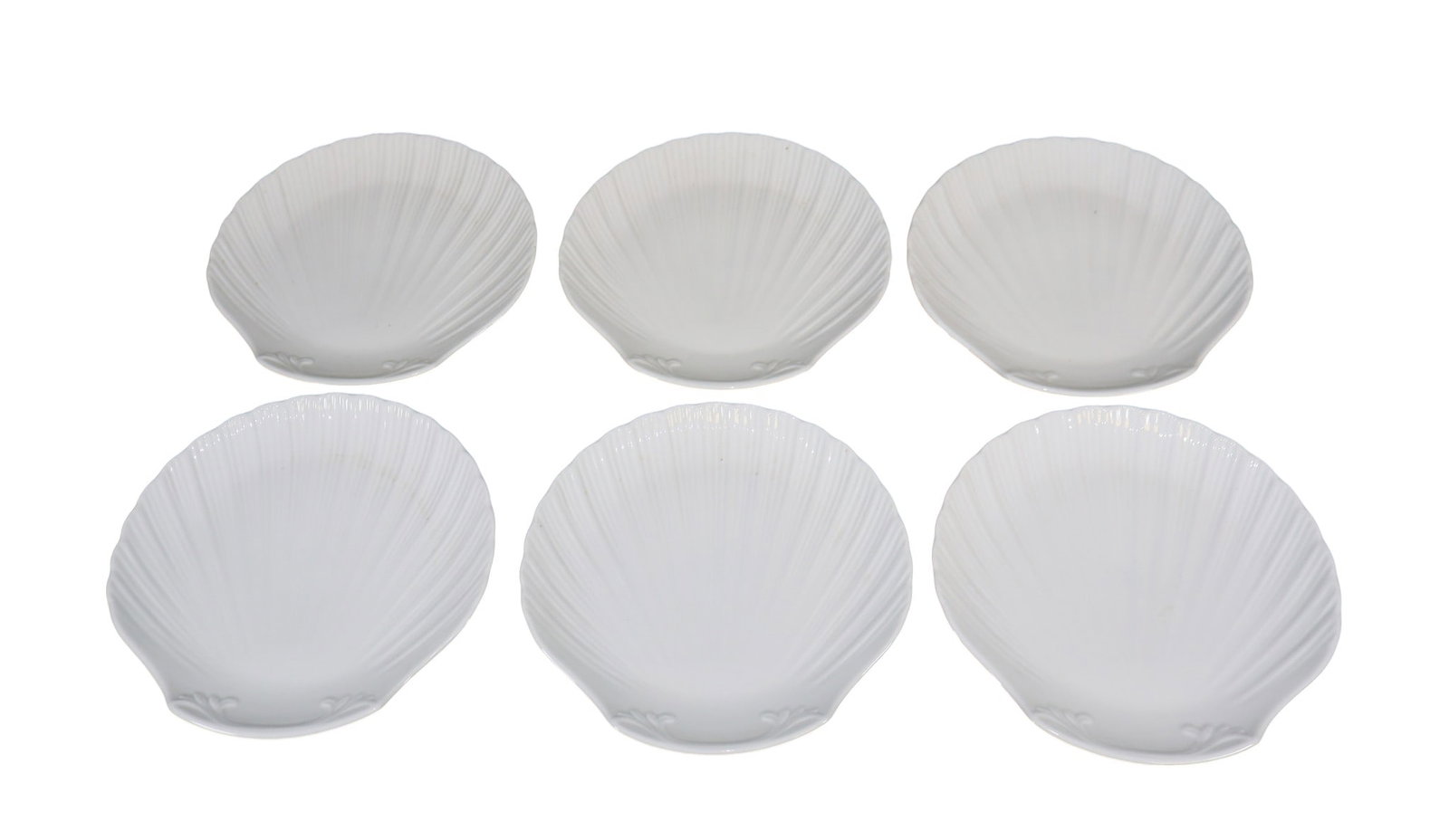 Set of 6 white French scallop shell plates: Set of 6 white French scallop shell plates. 9 3/8"w x 9 1/2"l Weight: 7lbs total