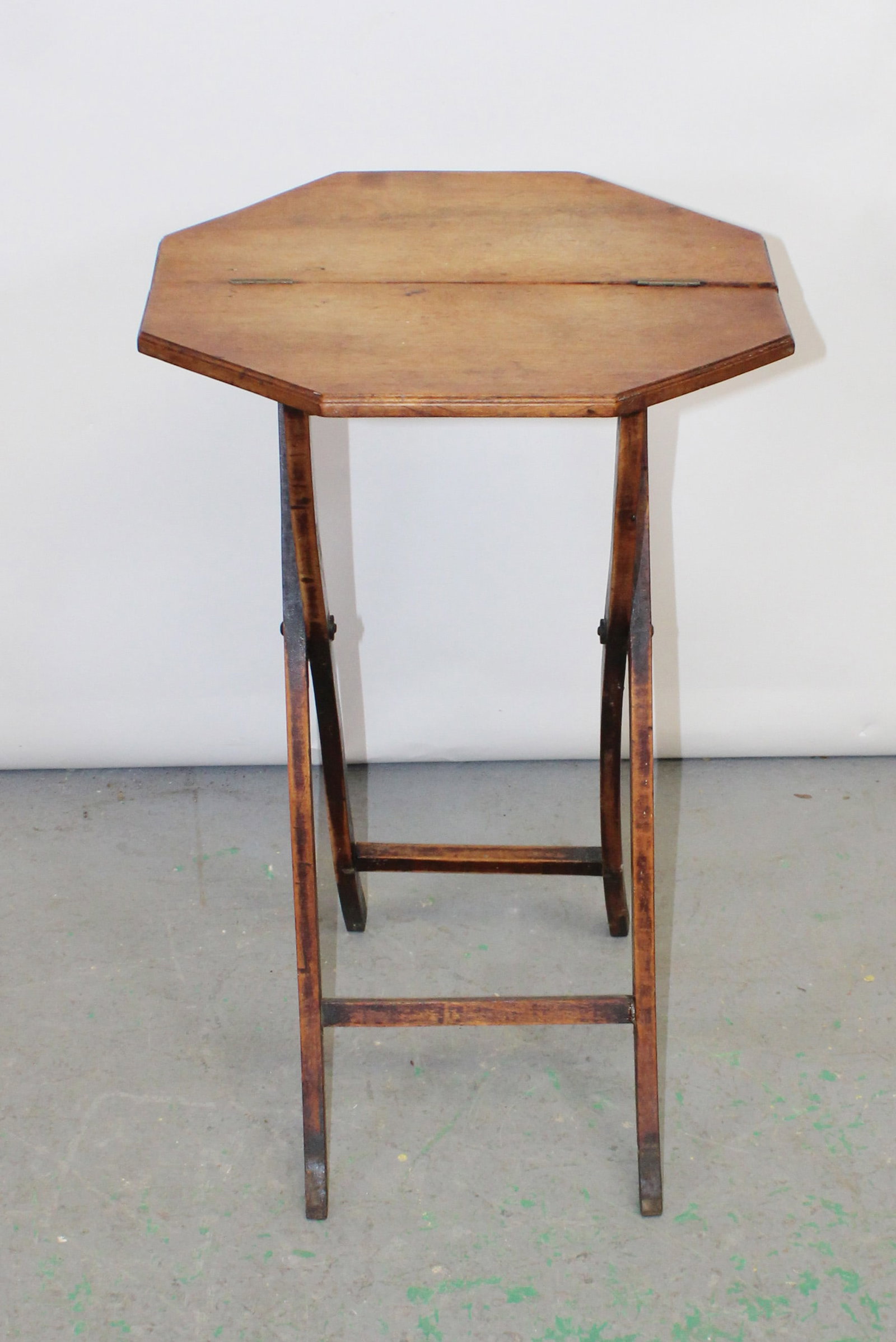 American petite folding side table - 3