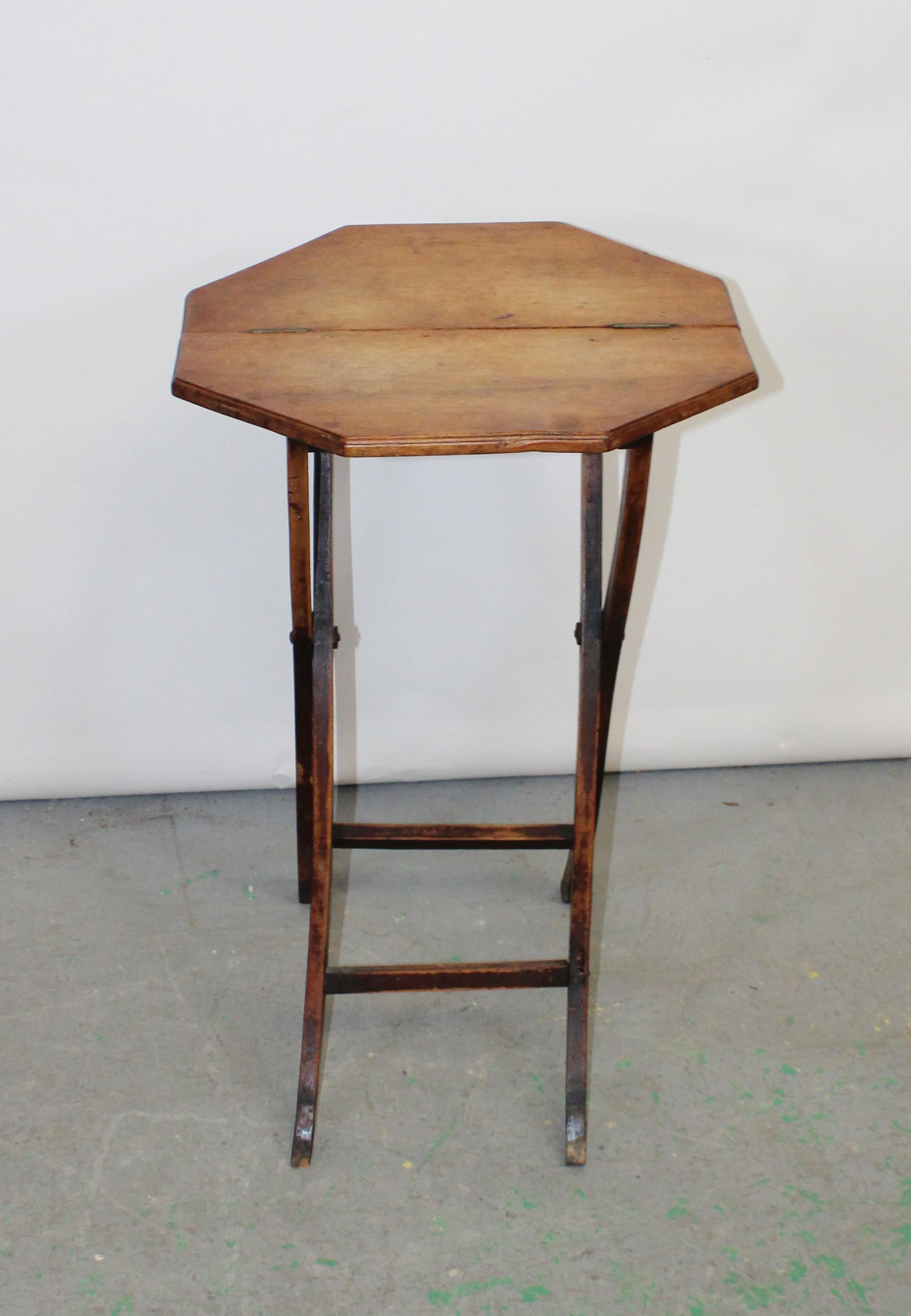 American petite folding side table - 9