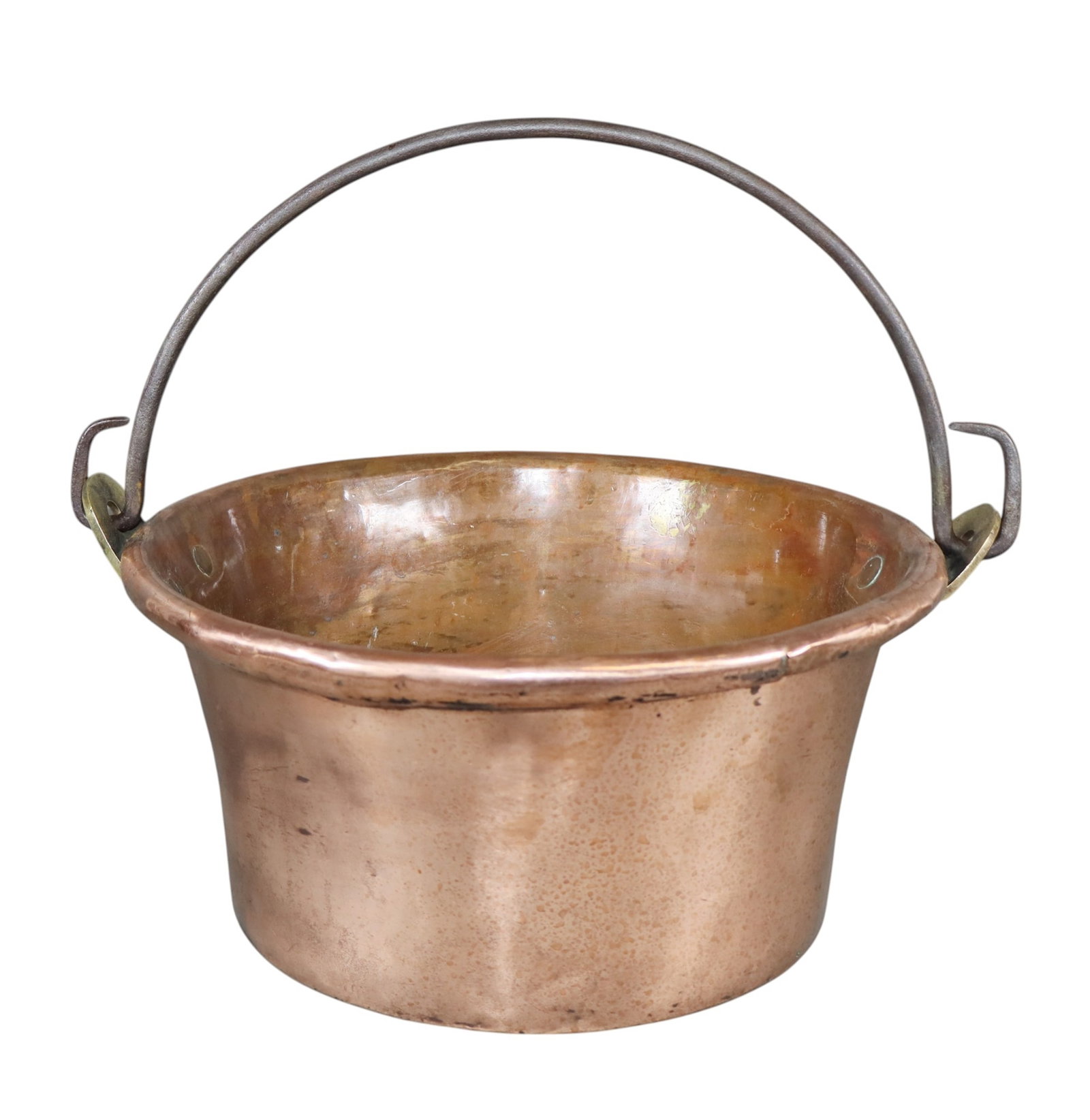 French copper pot with iron handle: French copper pot with iron handle. 19th century, 9"h x 18 1/8"w x 15 5/8"d Weight: 8lbs