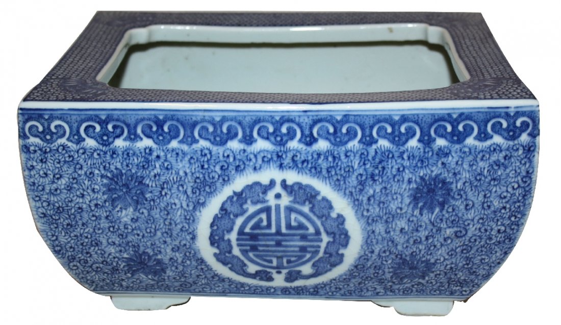 Chinese Qing dynasty Qianlong mark porcelain vase: Blue & white square vase. 9 3/8"w x 7 3/8"d x 5 1/2"h