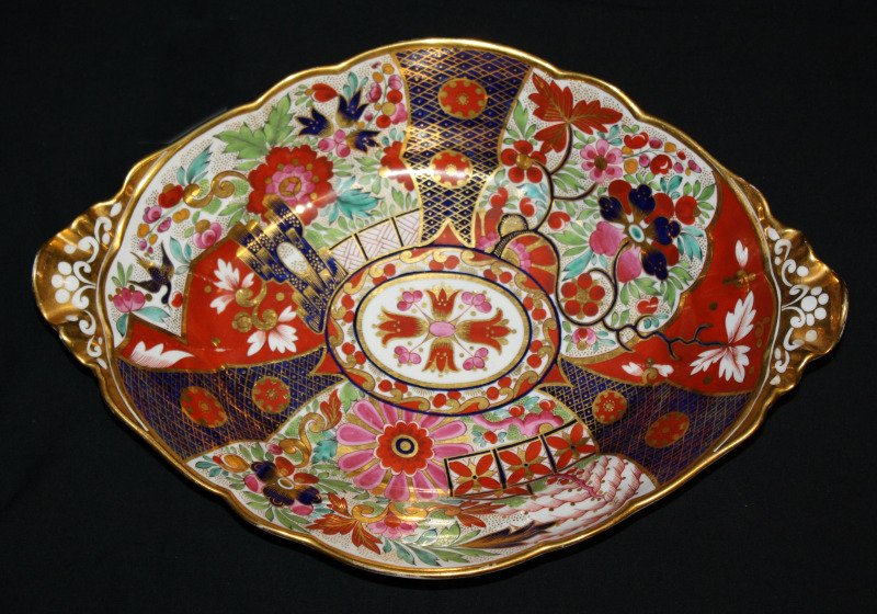 20pcs Barr Worcester 'Imari' plates- Early 19th century: 4 9 1/2"square scalloped plates marked with incised (scratch) 1B and 10 8 1/2" dia round plates marked with incised(scratch) B, 1 plate marked with crown BFB. 1 Large oval dish 14 1/2"L x 9 7/8"w x 2 
