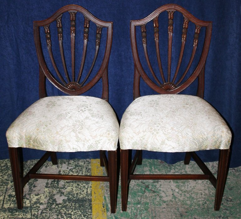 Pair of Hepplewhite carved mahogany side chairs: 38 5/8"h x 21 1/4"l x 19 1/2"d
