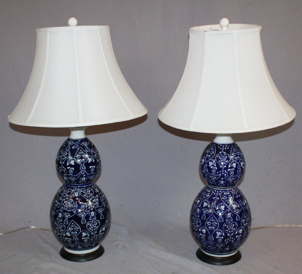 Pair of Thomasville blue & white ceramic lamps: A pair of Thomasville blue & white double gourd form ceramic lamps with shades. 36"h