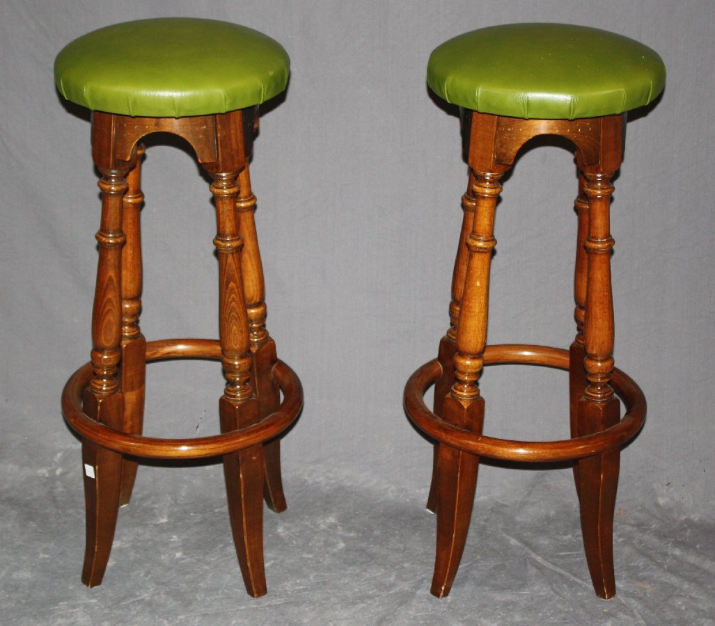 Pair of vintage Italian bar stools (1 of 4)