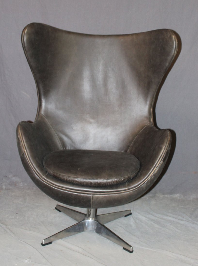 Leather egg chair after original by Arne Jacobsen: Leather egg chair after the original design by Arne Jacobsen. 45"h x 23"w