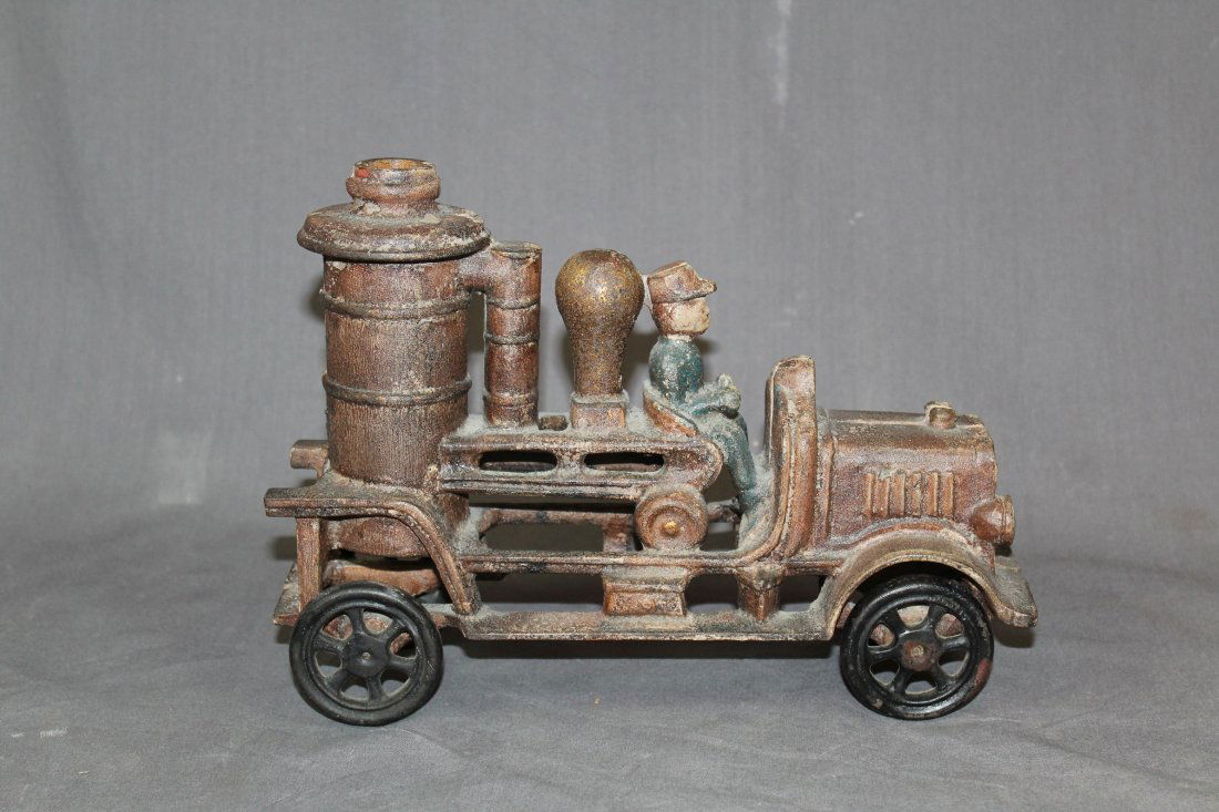 Cast iron toy steam fire truck (1 of 4)