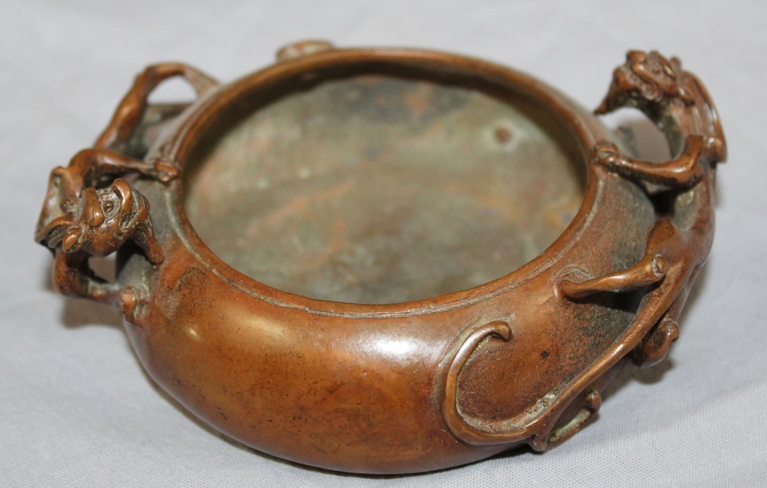 Chinese small bronze dish with foo dogs (1 of 4)