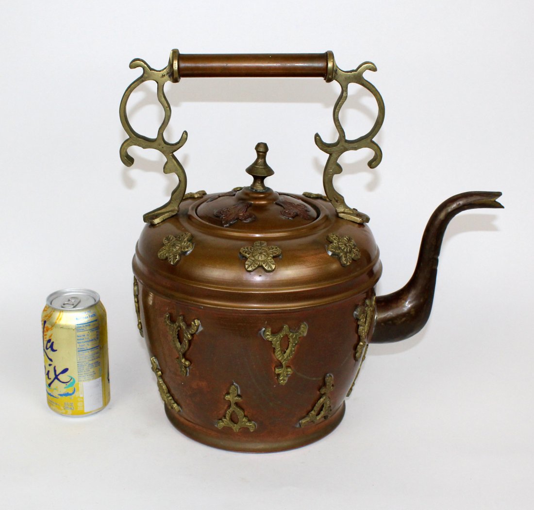 Vintage copper tea pot with raised brass decoration (1 of 4)