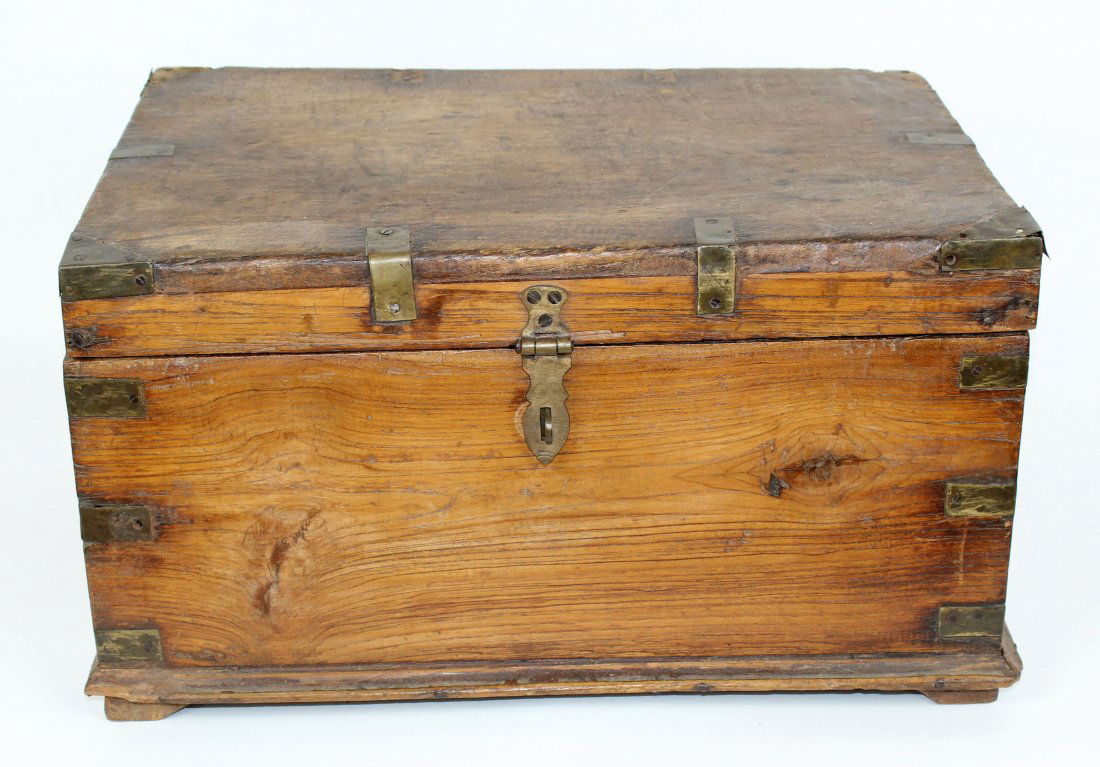 Colonial wooden writer's box (1 of 4)