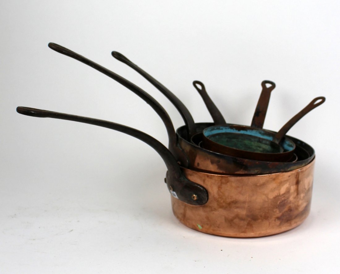 Nest of 6 French copper pots: Nest of 6 French copper pots. Ranging in size from 4 1/2"dia-9"dia