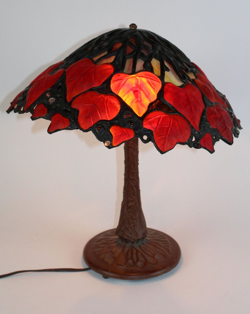 Virginia Creeper stained glass table lamp (1 of 5)