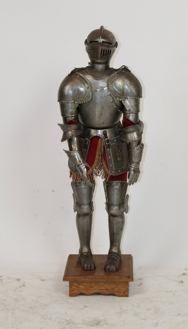 Miniature Medieval style suit of armor (1 of 4)