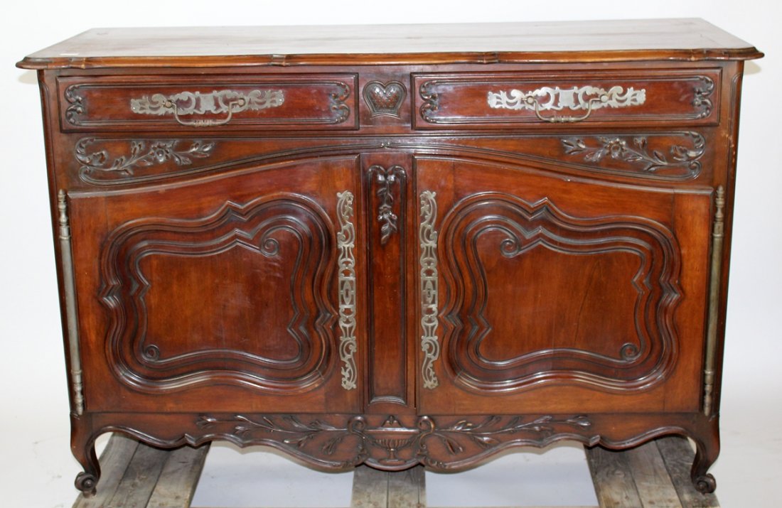 French Provincial buffet bas (1 of 4)