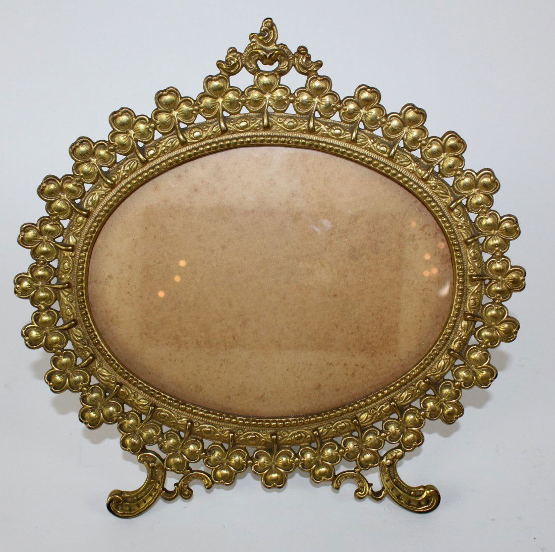 Victorian brass clover decorated picture frame (1 of 5)