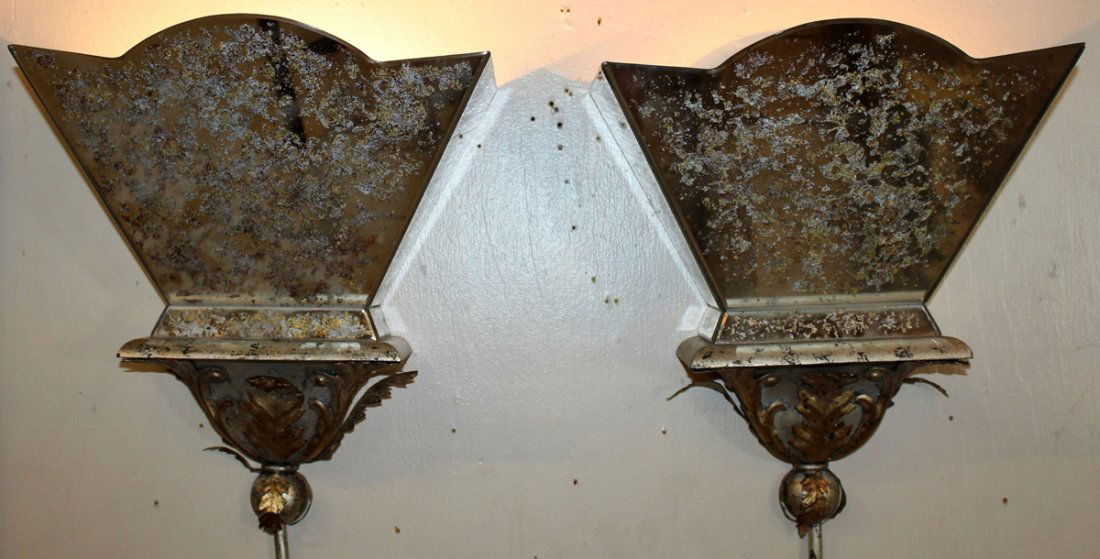 Pair of mirrored wall sconces with gold acanthus leaves (1 of 3)