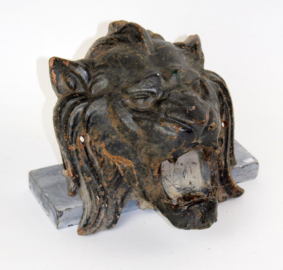 Antique Cast iron lion head fountain head (1 of 4)