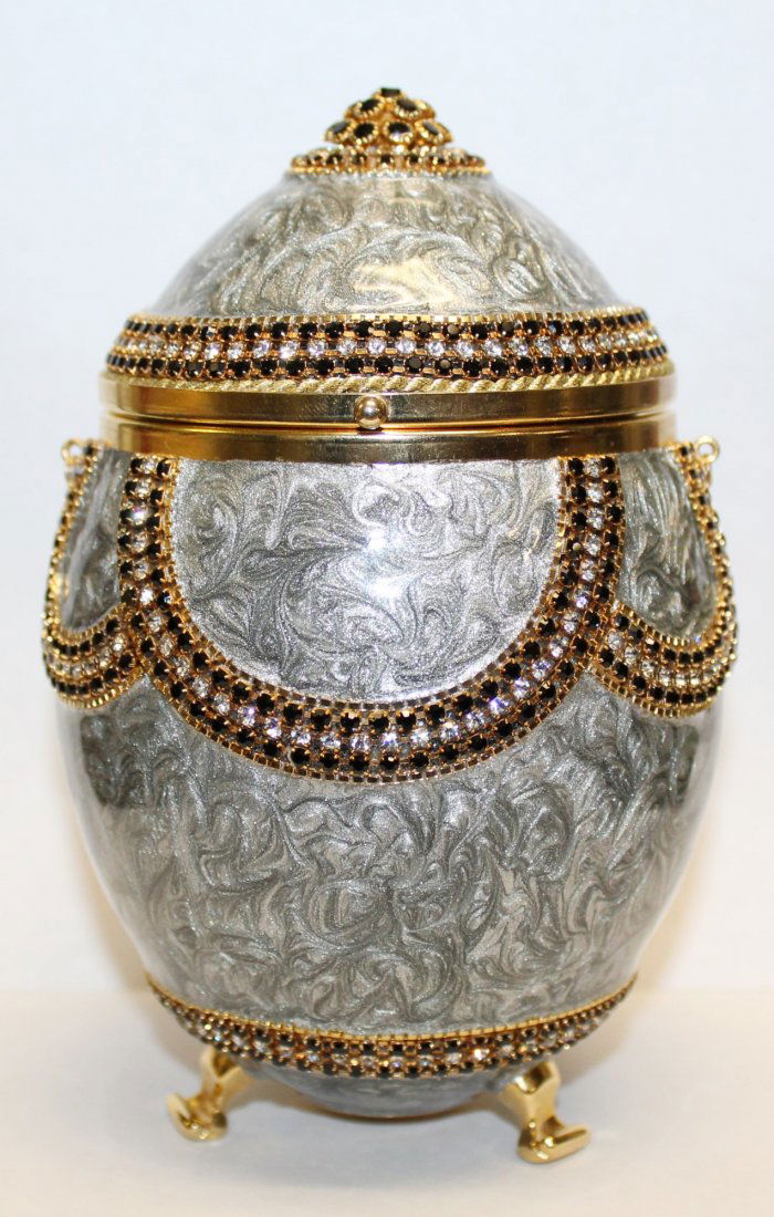 Vivian Alexander egg purse enamel with crystals (1 of 6)