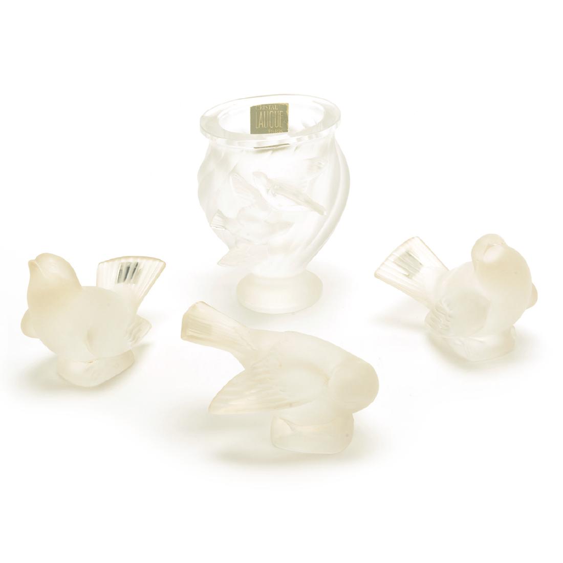 Lalique Cristal "Rosine" Vase with Three Dove Figurines (1 of 10)