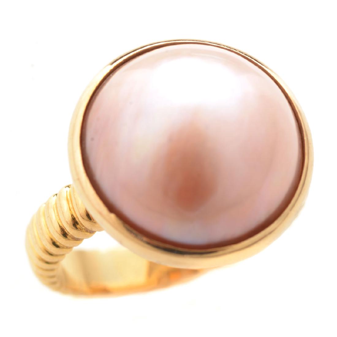 MabÈ Cultured Pearl, 18k Yellow Gold Ring. (1 of 4)
