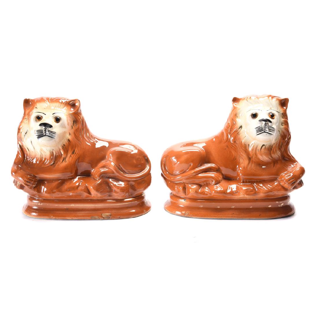 Pair of Staffordshire Lions, 19th century (1 of 6)