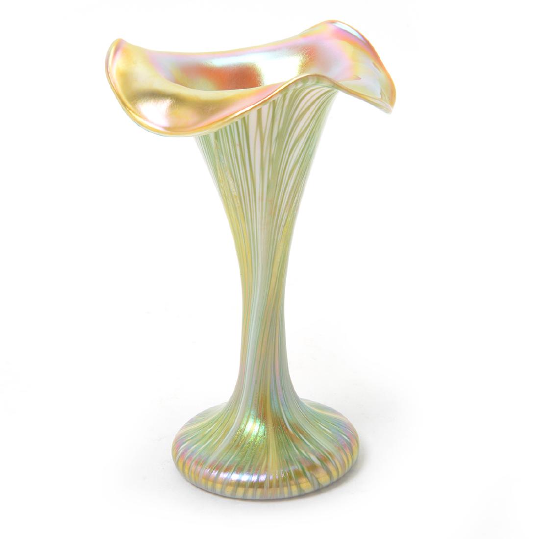 Quezal Pulled Feather Vase. (1 of 5)