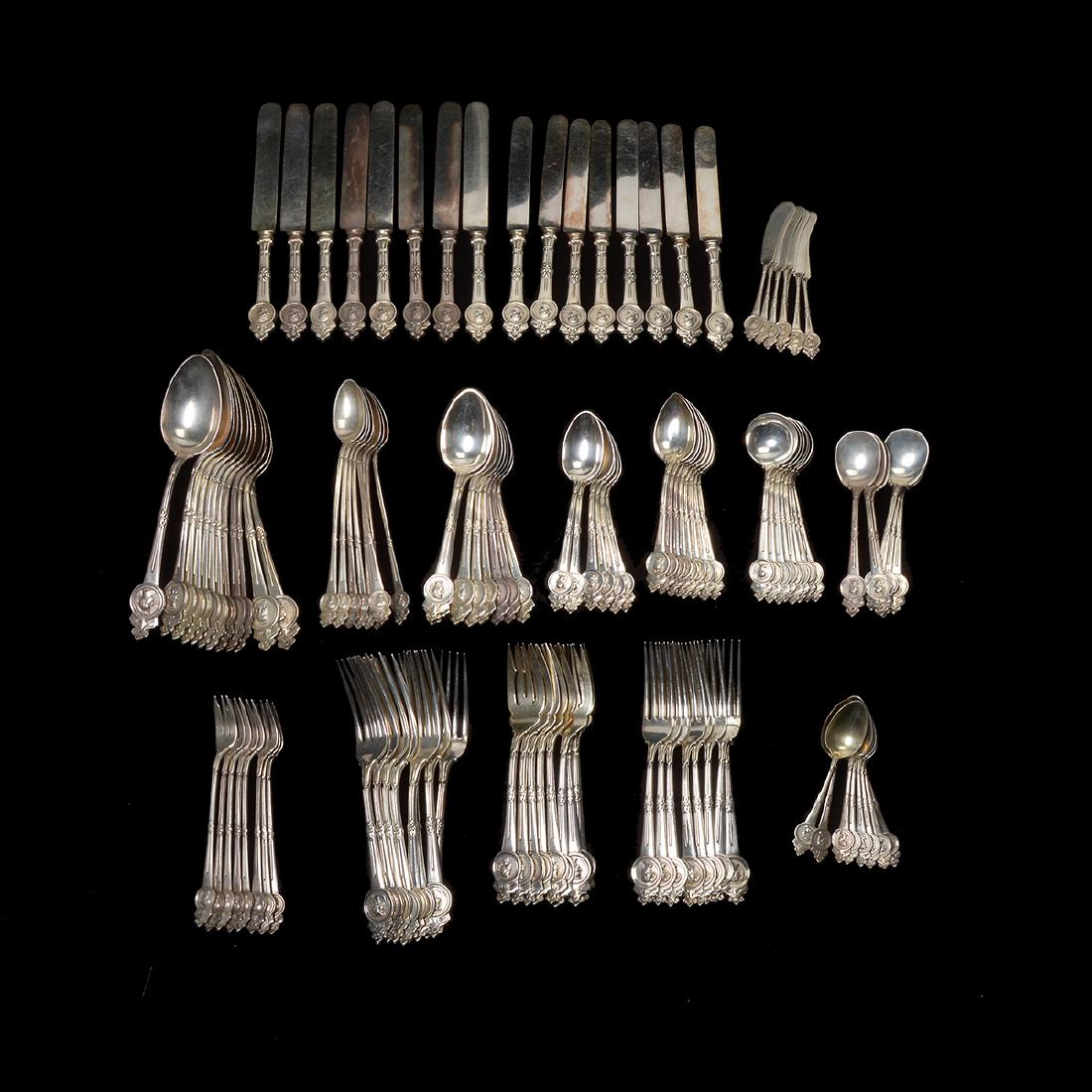 Gorham Medallion Sterling Flatware Set (111 pcs) (1 of 10)