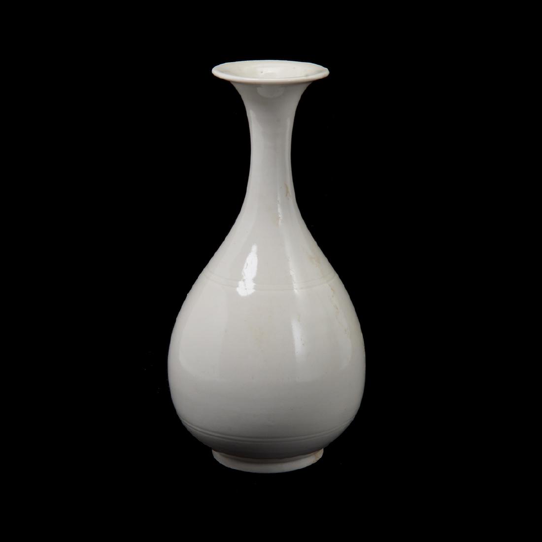 Ding Type White Glazed Vase, Song Dynasty (1 of 4)