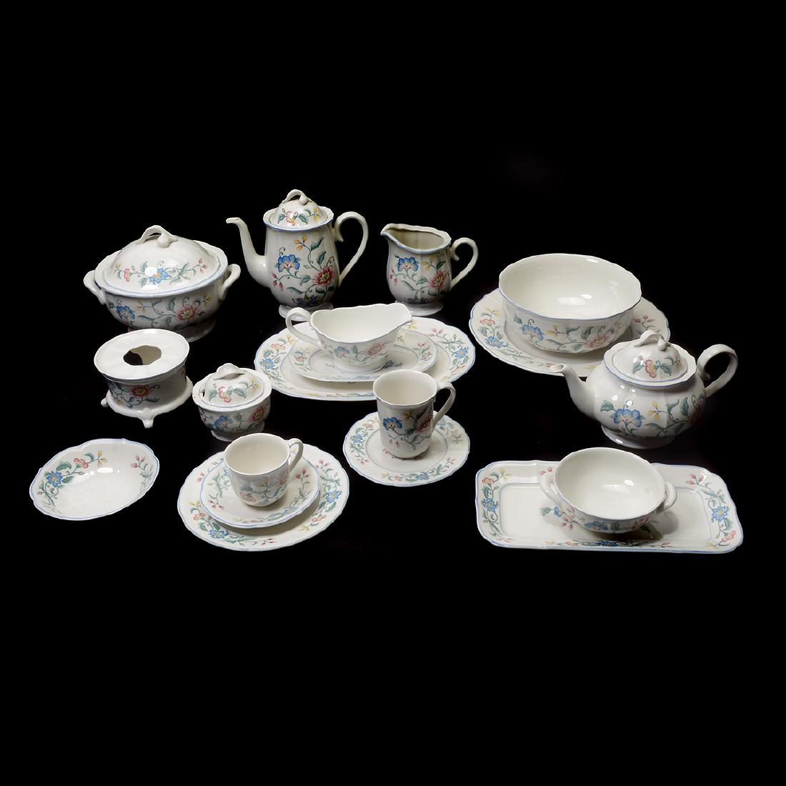 Villeroy and Boch Delia Pattern Ceramic China Set (1 of 10)