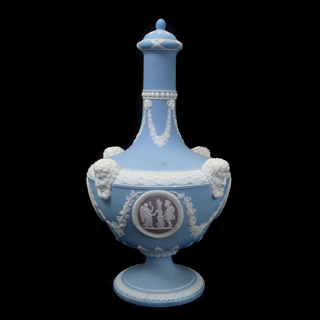 Wedgwood Tricolor Barber Bottle with Lid (1 of 10)
