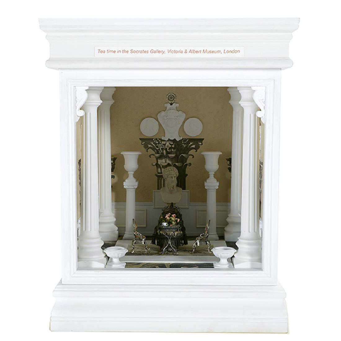 Mobilier pour la Maison Belle Miniature by Tom Roberts. (1 of 5)