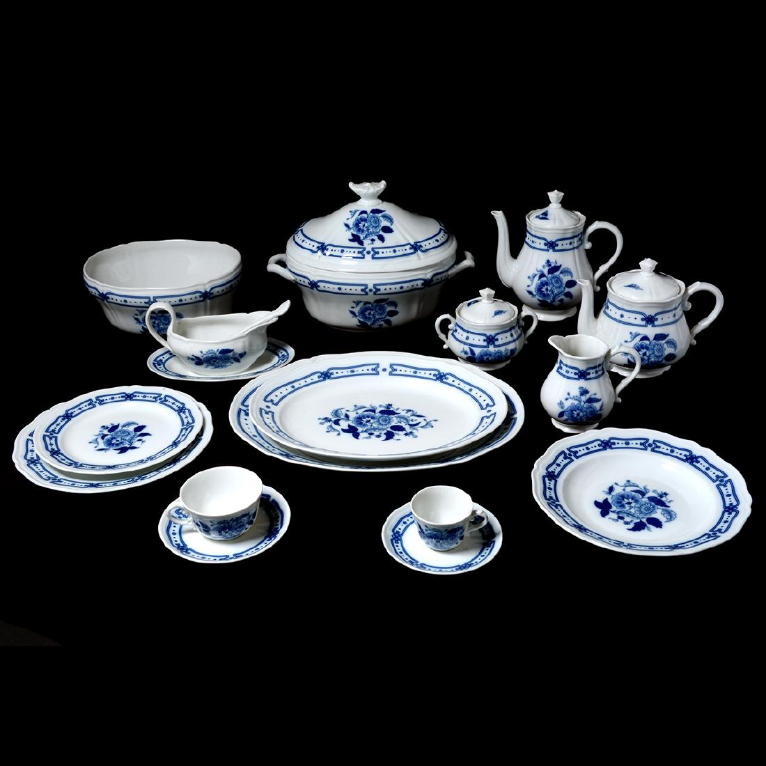 Italian Ginori Porcelain Dinner and Dessert Service: Italian Ginori Porcelain Extensive Dinner and Dessert Service. Comprising 24 dinner plates, twelve luncheon plates, twelve soup plates, twelve cups with saucers, eleven demitasse cups with twelve sauc