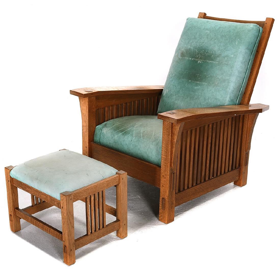 Stickley Oak Morris Armchair with Green Leather: Stickley Oak Morris Armchair with Green Leather Upholstery and Matching Ottoman. Featuring an adjustable ladder back, plank-like arms with slats beneath which lead to the stretcher spanning the two le