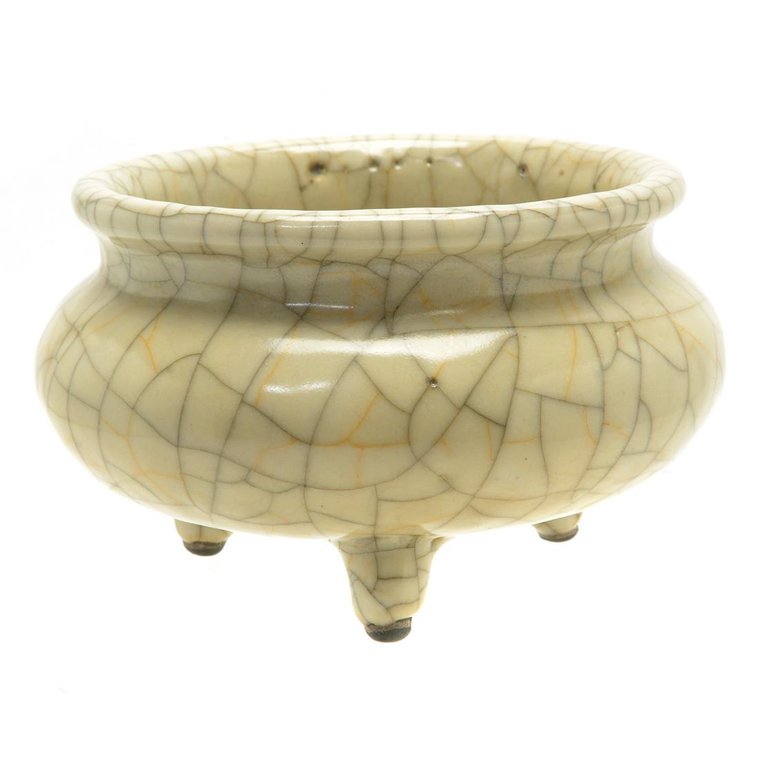 Chinese Ge-Type Tripod Censer (1 of 2)