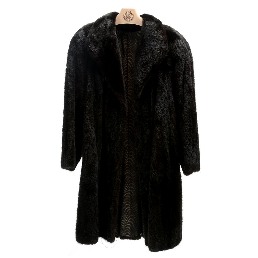 Blackglama Dark Ranch Mink Coat. (1 of 4)