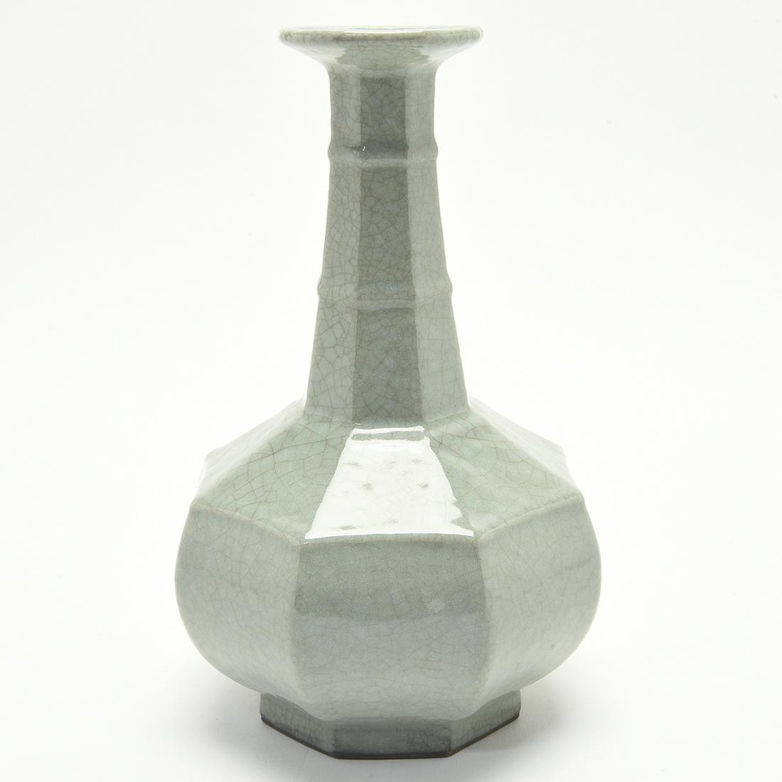 Chinese Lungchuan Guan-Type 'Bamboo Neck' Vase. (1 of 1)