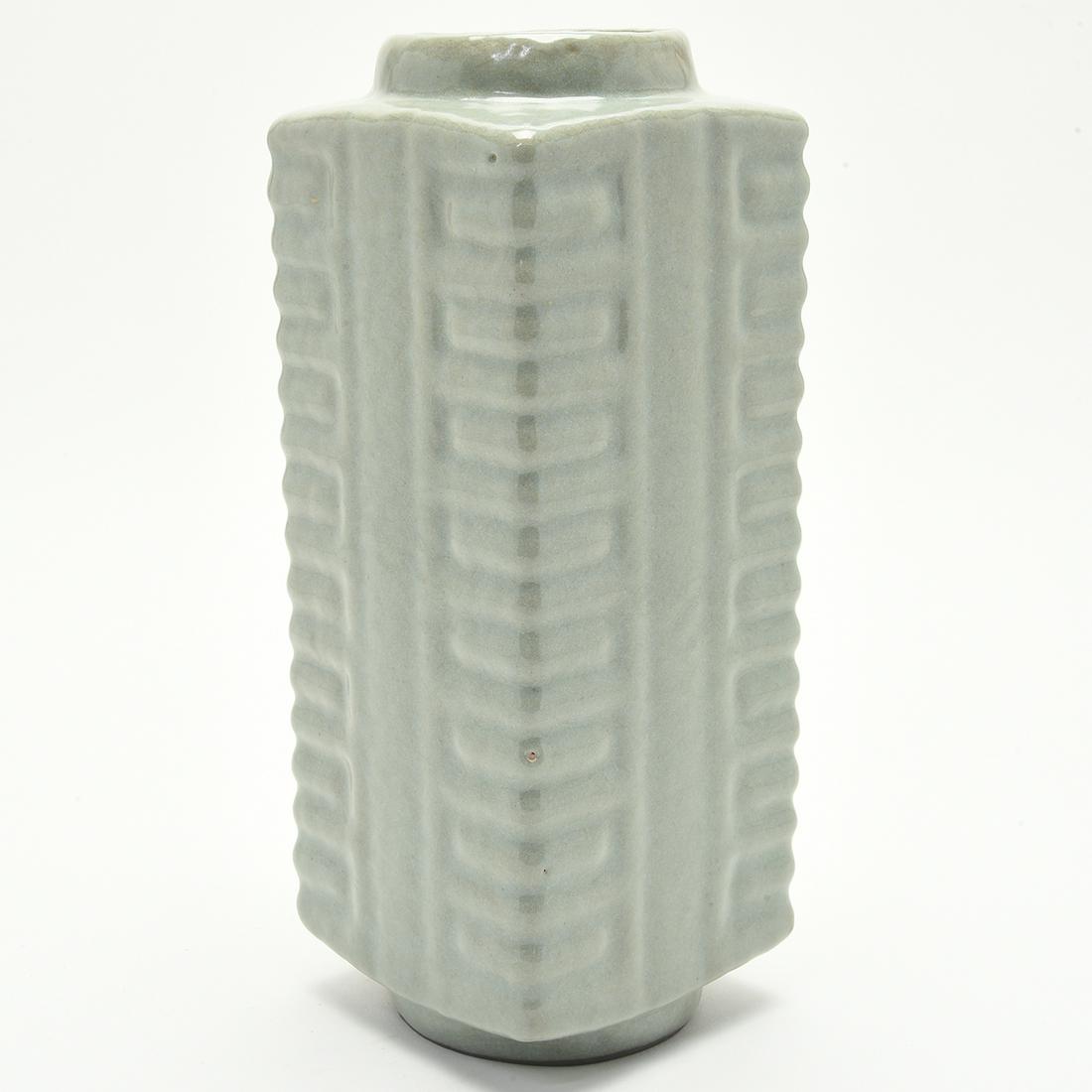 Chinese Lungchuan Guan-Type Zhong Vase. (1 of 1)