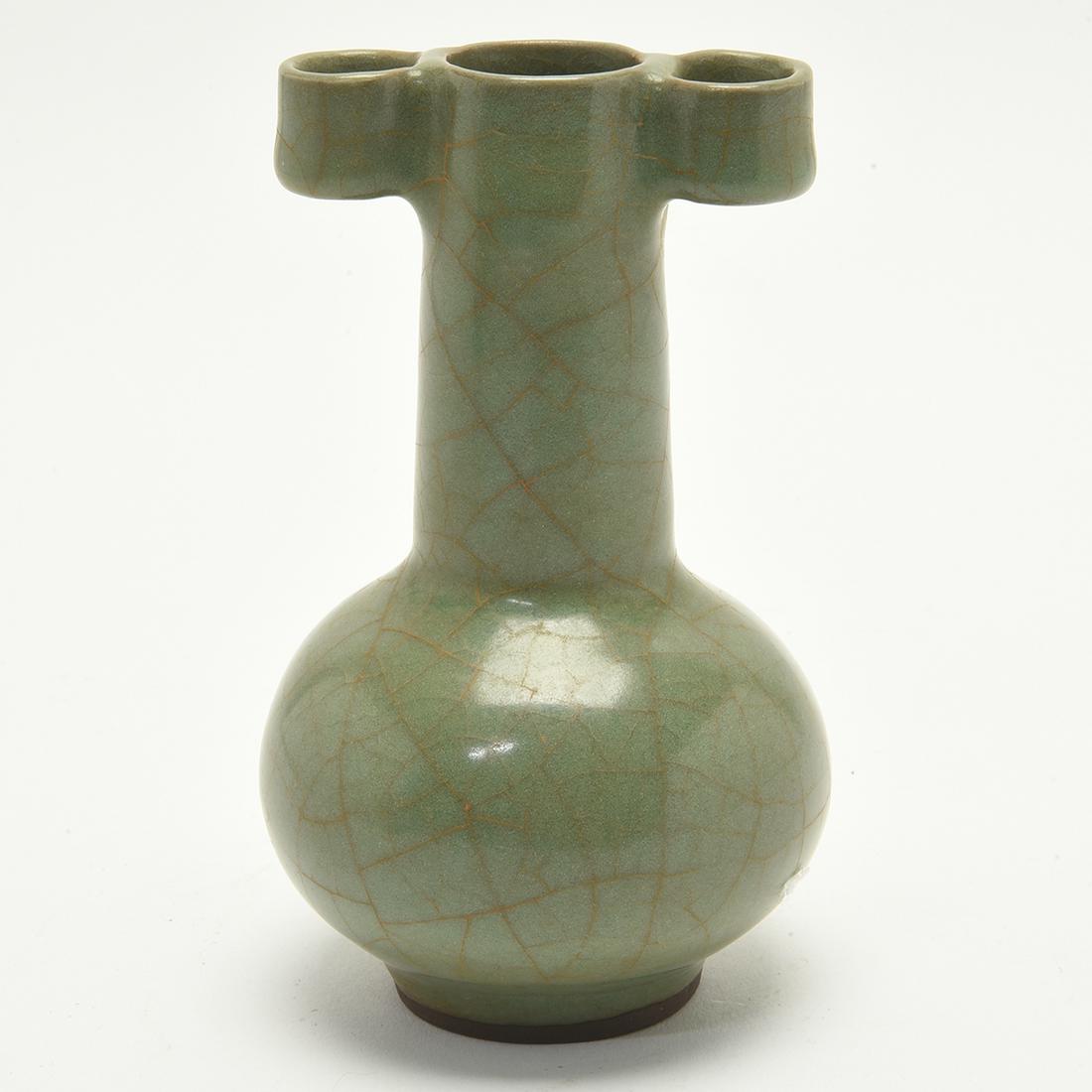 Chinese Longquan Guan-Type Arrow Vase (1 of 1)