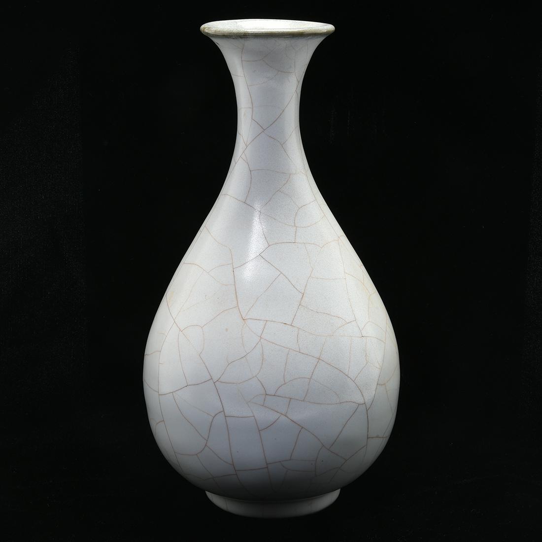Chinese Guan-Type Vase, Yuhuchunping (1 of 1)