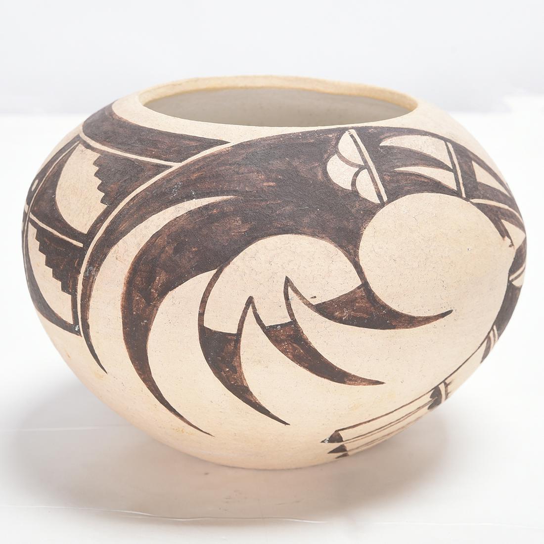 Native American Sanchez Acoma Pot. (1 of 1)