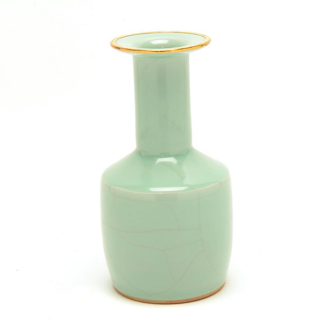 Chinese Longquan Kinuta Glazed Mallet Vase. (1 of 2)